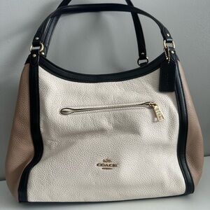 Coach Women's Cream, Tan, and Black Shoulder Bag